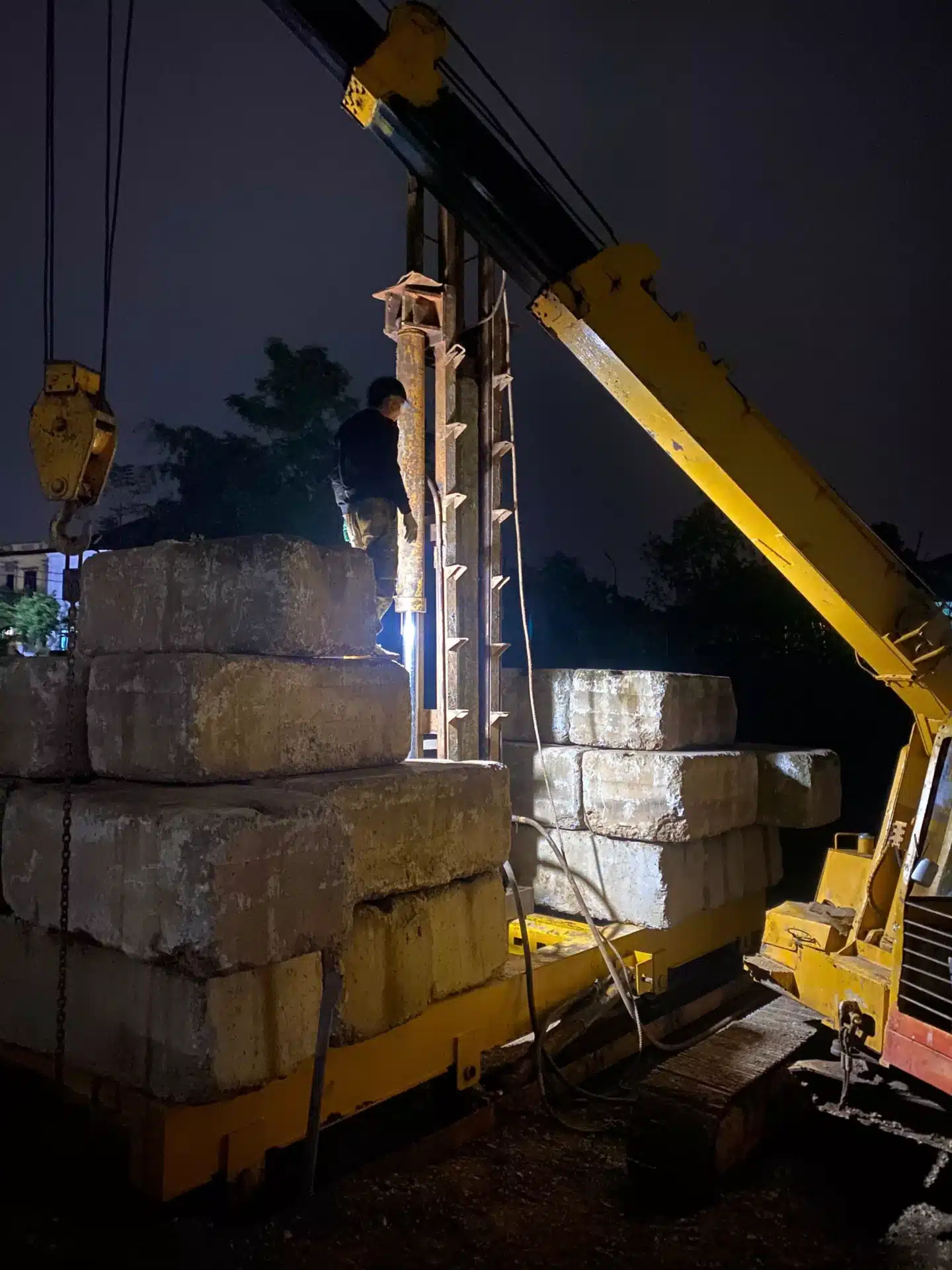 Thi công ép cọc bê tông xử lý nền đất yếu tại Hoằng lộc 